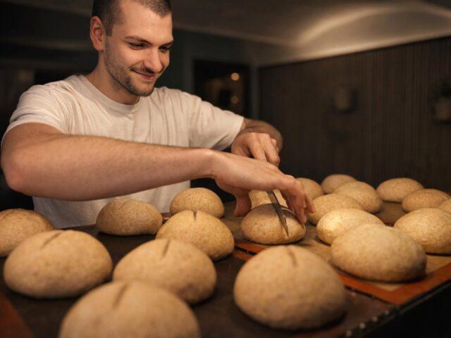 Le pain fait maison chez Schwaz — farine bio du Moulin de l'Escaille